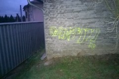 Neznámý umělec zdobí Nezvěstice